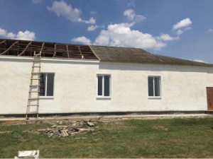 Капитальный ремонт здания Новосельского сельского клуба продолжается