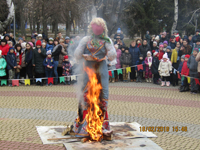 Зиму провожаем, блинами угощаем