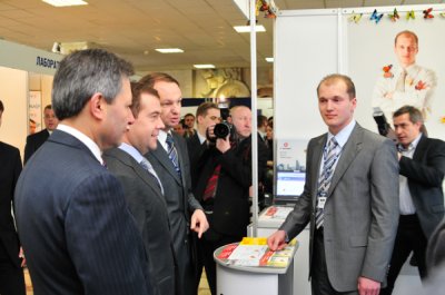 Встреча Дмитрия Медведева и Сергея Рыжикова на РИФ-2008 Встреча президента РФ Дмитрия Медведева и генерального директора компании «1С-Битрикс» Сергея Рыжикова на РИФ-2008