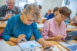 Брюховчане могут пройти обучение по проекту «Старшее поколение»