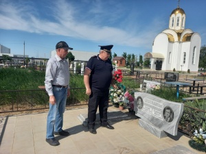 В преддверии 9 мая сотрудники полиции возложили цветы на могилы ветеранов МВД – участников ВОВ