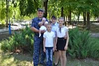Сотрудники полиции Брюховецкого района поздравили своих мам и жен с «Днем Матери»