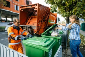 Жители Кубани смогут контролировать вывоз мусора