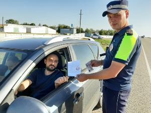 Сотрудники Госавтоинспекции Брюховецкого района провели акцию «Соблюдай дистанцию!»