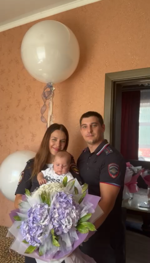 В День семьи, любви и верности сотрудники ОМВД России по Брюховецкому району поздравили полицейскую семью с праздником