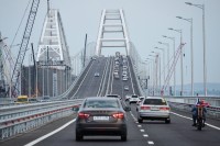 Крымский мост открыли для движения грузового транспорта