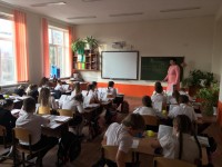 Во второй школе станицы Брюховецкой учащиеся младших классов приступили к занятиям в капитально отремонтированном здании школы