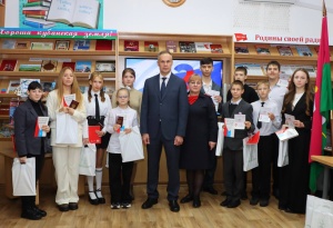 Торжественный шаг во взрослую жизнь: в Брюховецком районе вручили первые паспорта