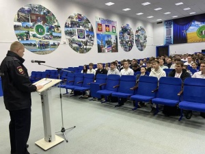 Полицейские провели профилактическую беседу со студентами в рамках ОПМ «Чистое поколение-2025»