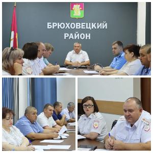 Сотрудники Госавтоинспекции Брюховецкого района приняли участие в заседании комиссии по обеспечению безопасности дорожного движения