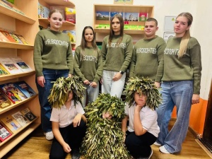 Учащиеся школы №2 научились плести маскировочные сети