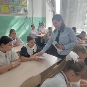 В Брюховецком районе полицейские провели акцию «Вместе против экстремизма»