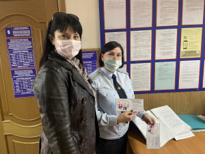 Член Общественного совета при ОМВД России по Брюховецкому району провела мониторинг работы отдела по вопросам миграции