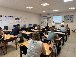  В Брюховецком районе госавтоинспекторы встретились с представителями и курсантами автошкол