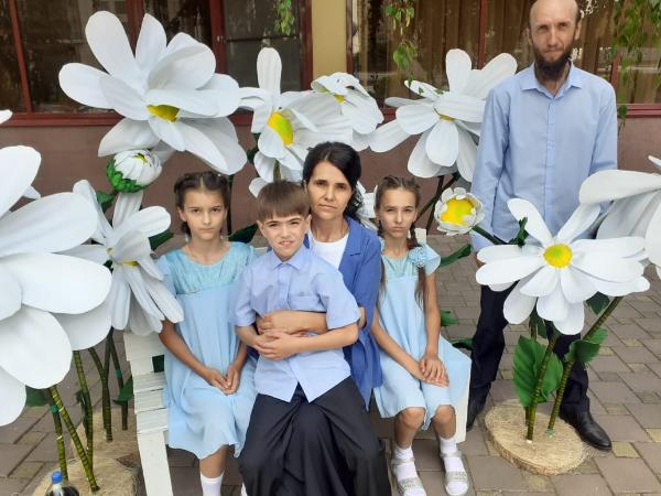 Семья Брюховецкого района награждена медалью Краснодарского края "Родительская доблесть" Семья Брюховецкого района награждена медалью Краснодарского края "Родительская доблесть"