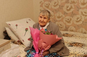 Глава района поздравил с 8 Марта труженицу тыла Раису Ильиничну Журову