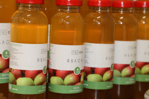 В Брюховецком районе запустили линию по производству яблочного сока 