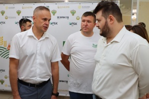 В Брюховецком районе прошла ежегодная сельскохозяйственная выставка День Поля "Народный фермер Кубани"