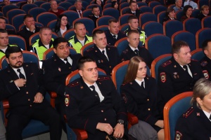 Сотрудников полиции поздравили с профессиональным праздником
