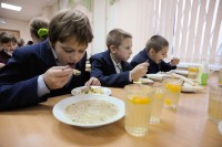 Вениамин Кондратьев: «Доступным и качественным питанием должны быть обеспечены все школьники региона»