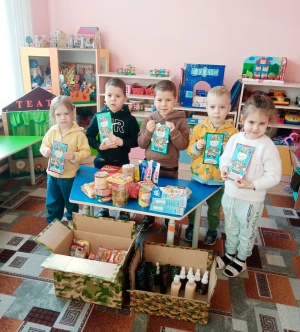 Юные брюховчане собрали посылки и написали письма солдатам