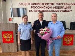 В ОМВД России по Брюховецкому району торжественно  поздравили с юбилеем 75-летием ветерана МВД 
