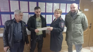 Полицейские Брюховецкого района провели акцию «Госуслуги – проще, чем кажется»