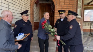 В День ветерана ОВД брюховецкие полицейские навестили подполковника милиции в отставке Николая Попова