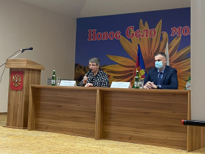 Глава Новосельского поселения Валентина Назаренко выступила с отчетом перед жителями села
