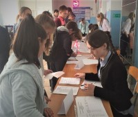 Брюховецкие школьники голосуют за лидеров ученического самоуправления
