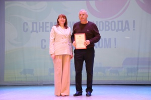 Трудом прославляя родную землю: в Брюховецком районе чествовали работников сферы  животноводства