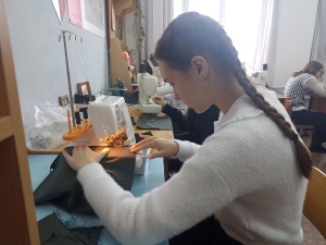 Школьники помогают солдатам