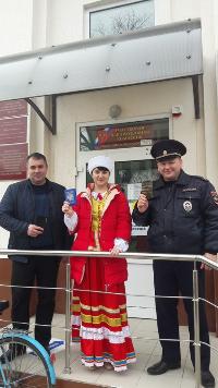 Общественники проверили несение службы полицейскими на избирательных участках Брюховецкого района