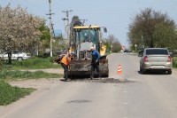 В Брюховецкой продолжается ремонт дорог 