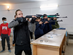 Соревнования по стрельбе из пневматической винтовки прошли на базе ДОСААФ