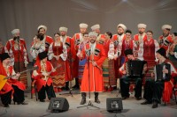 В Брюховецкой с праздничной программой выступил «Кубанский казачий хор» 