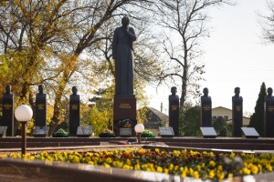 16 апреля — День установления почётного звания «Герой Советского Союза»