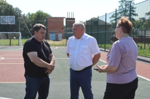 С рабочим визитом в Брюховецком районе побывал председатель комитета ЗСК Александр Поголов