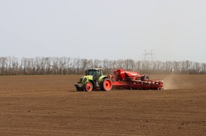 В Брюховецком районе стартовала весенняя посевная кампания
