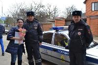 Брюховецкие полицейские провели акцию «Цветы для Автоледи»