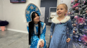 В Брюховецком районе полицейский Дед Мороз поздравил детей с Новым годом