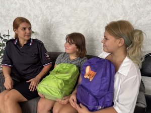 Полицейские Брюховецкого района приняли участие в акции «Помоги пойти учиться»