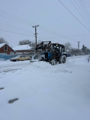 Брюховецкий район продолжает противостоять снежной стихии