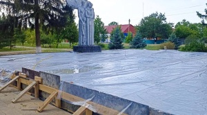 В Чепигинской продолжается ремонт мемориала