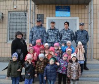 Брюховецкие полицейские организовали экскурсию для дошкольников 