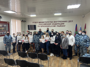 Сотрудники полиции Брюховецкого района совместно с представителями Общественного совета встретились со студентами района.
