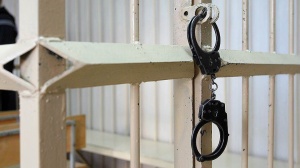Сахалинский областной суд приговорил 43-летнего местного жителя к 15 годам лишения свободы за подготовку диверсии на объекте топливно-энергетического комплекса и госизмену.
