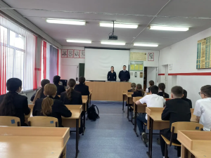 В Брюховецком районе полицейские провели профилактическую беседу со школьниками о противодействии экстремизму и терроризму